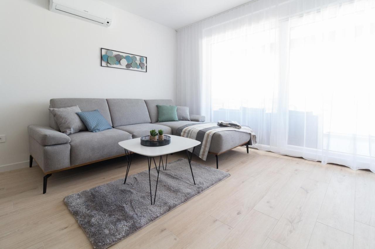 Luxury Beachfront Villa Crystal Aenona - By Ta Leut Agency Hoek van Holland Ngoại thất bức ảnh