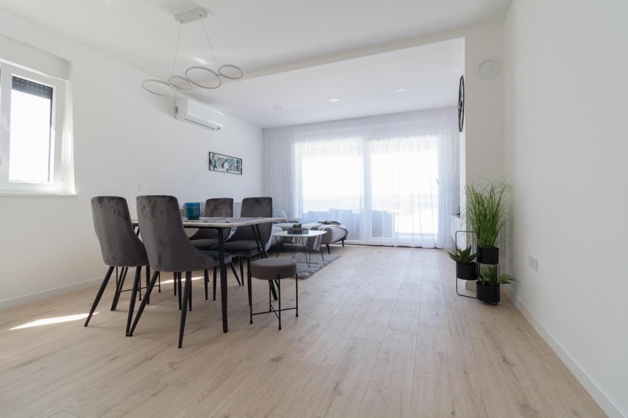 Luxury Beachfront Villa Crystal Aenona - By Ta Leut Agency Hoek van Holland Ngoại thất bức ảnh