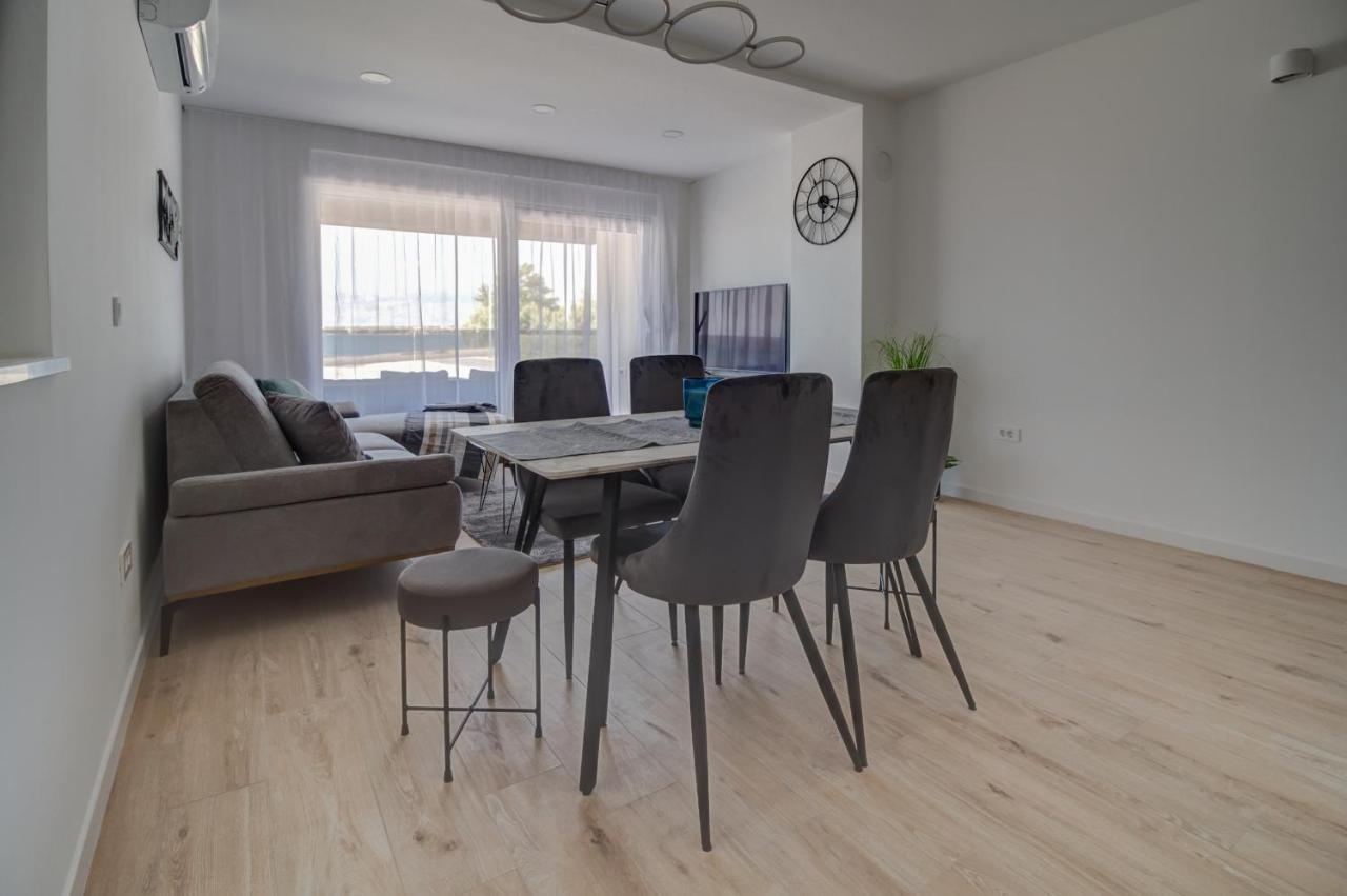 Luxury Beachfront Villa Crystal Aenona - By Ta Leut Agency Hoek van Holland Ngoại thất bức ảnh