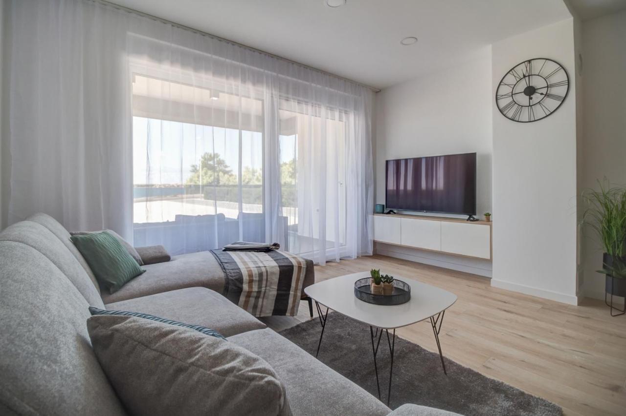Luxury Beachfront Villa Crystal Aenona - By Ta Leut Agency Hoek van Holland Ngoại thất bức ảnh