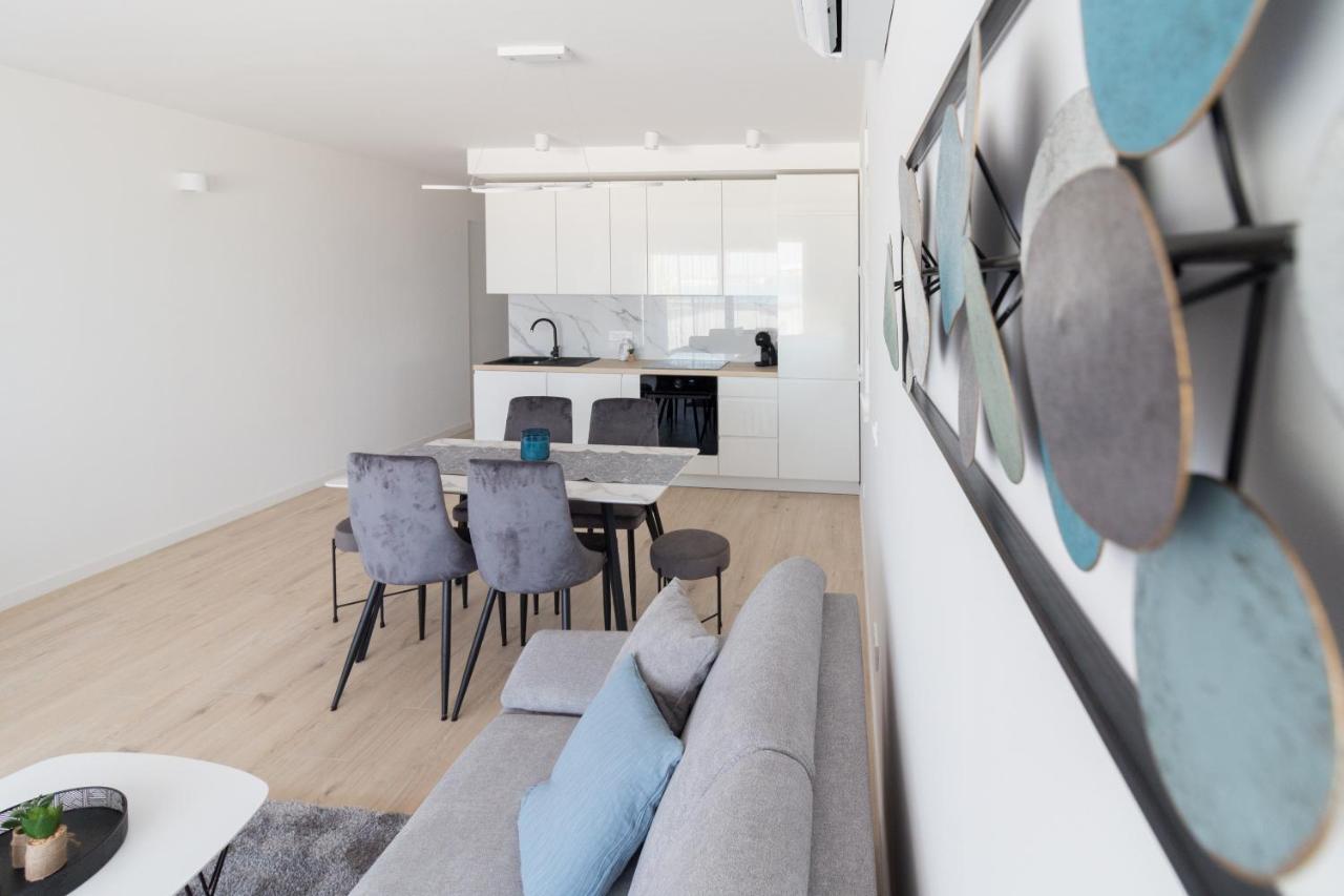 Luxury Beachfront Villa Crystal Aenona - By Ta Leut Agency Hoek van Holland Ngoại thất bức ảnh