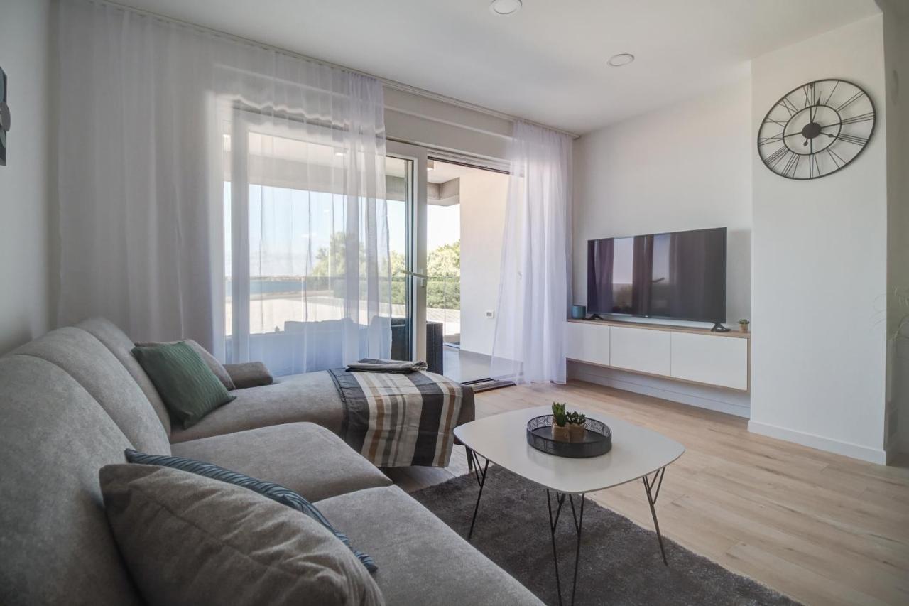 Luxury Beachfront Villa Crystal Aenona - By Ta Leut Agency Hoek van Holland Ngoại thất bức ảnh