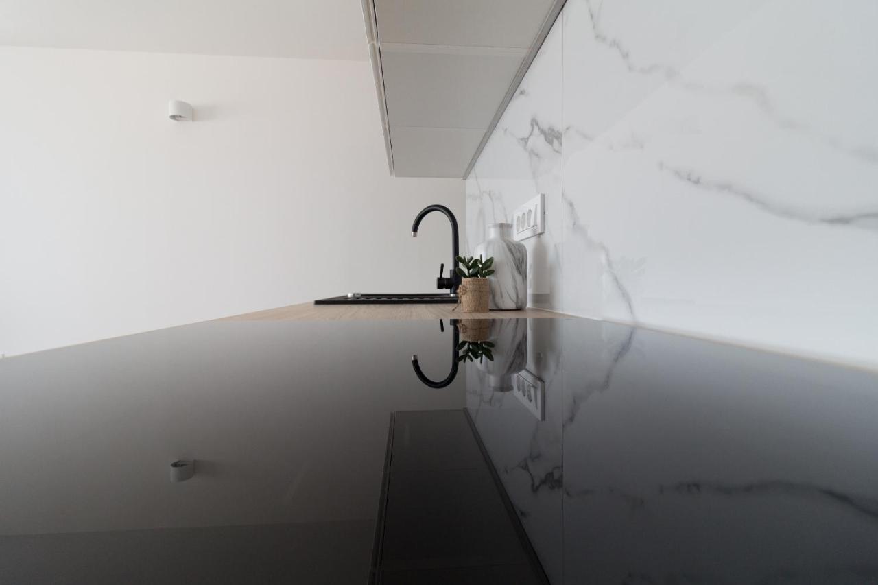 Luxury Beachfront Villa Crystal Aenona - By Ta Leut Agency Hoek van Holland Ngoại thất bức ảnh