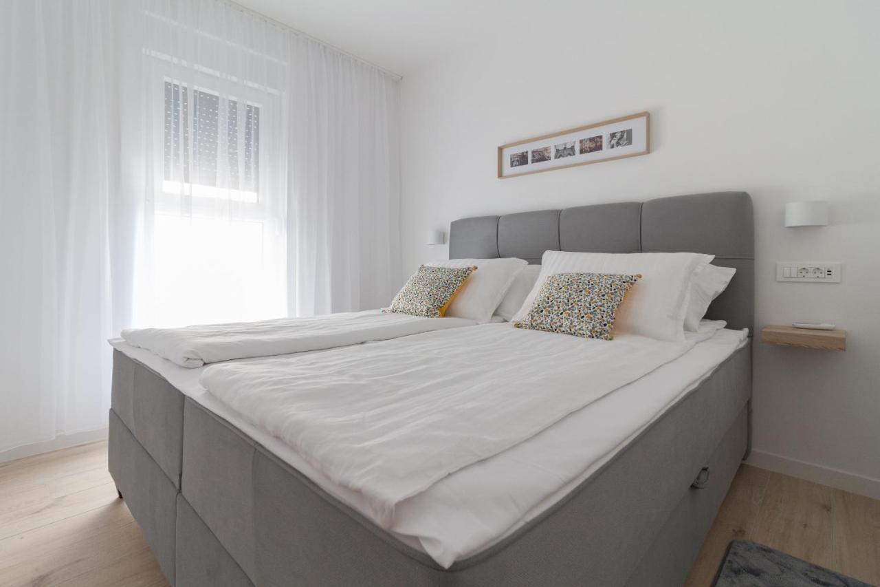 Luxury Beachfront Villa Crystal Aenona - By Ta Leut Agency Hoek van Holland Ngoại thất bức ảnh