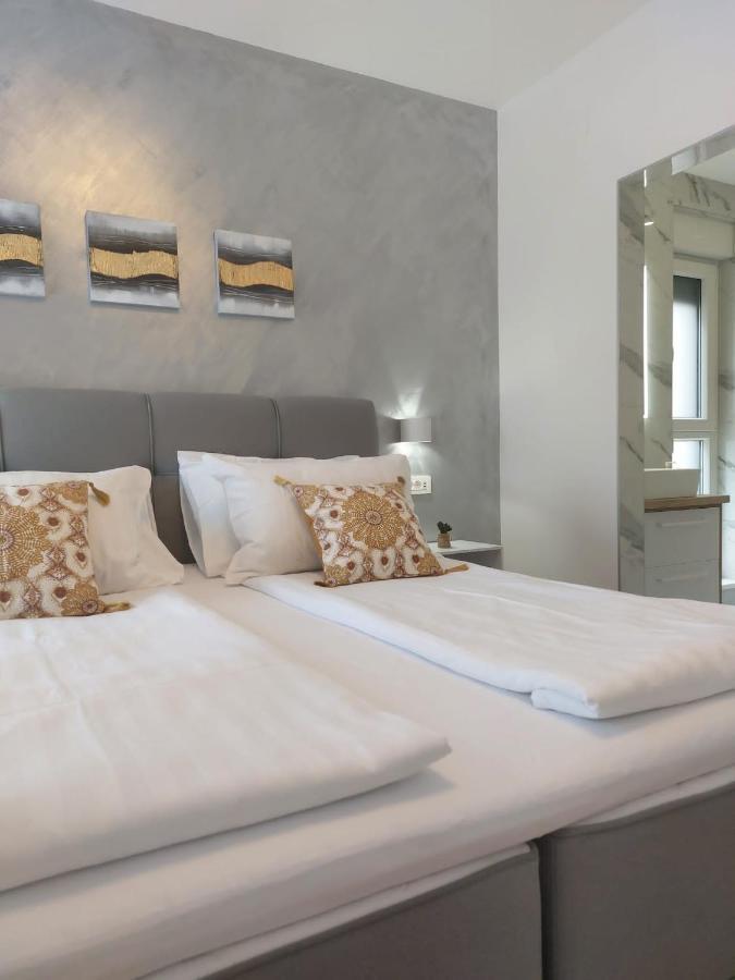 Luxury Beachfront Villa Crystal Aenona - By Ta Leut Agency Hoek van Holland Ngoại thất bức ảnh